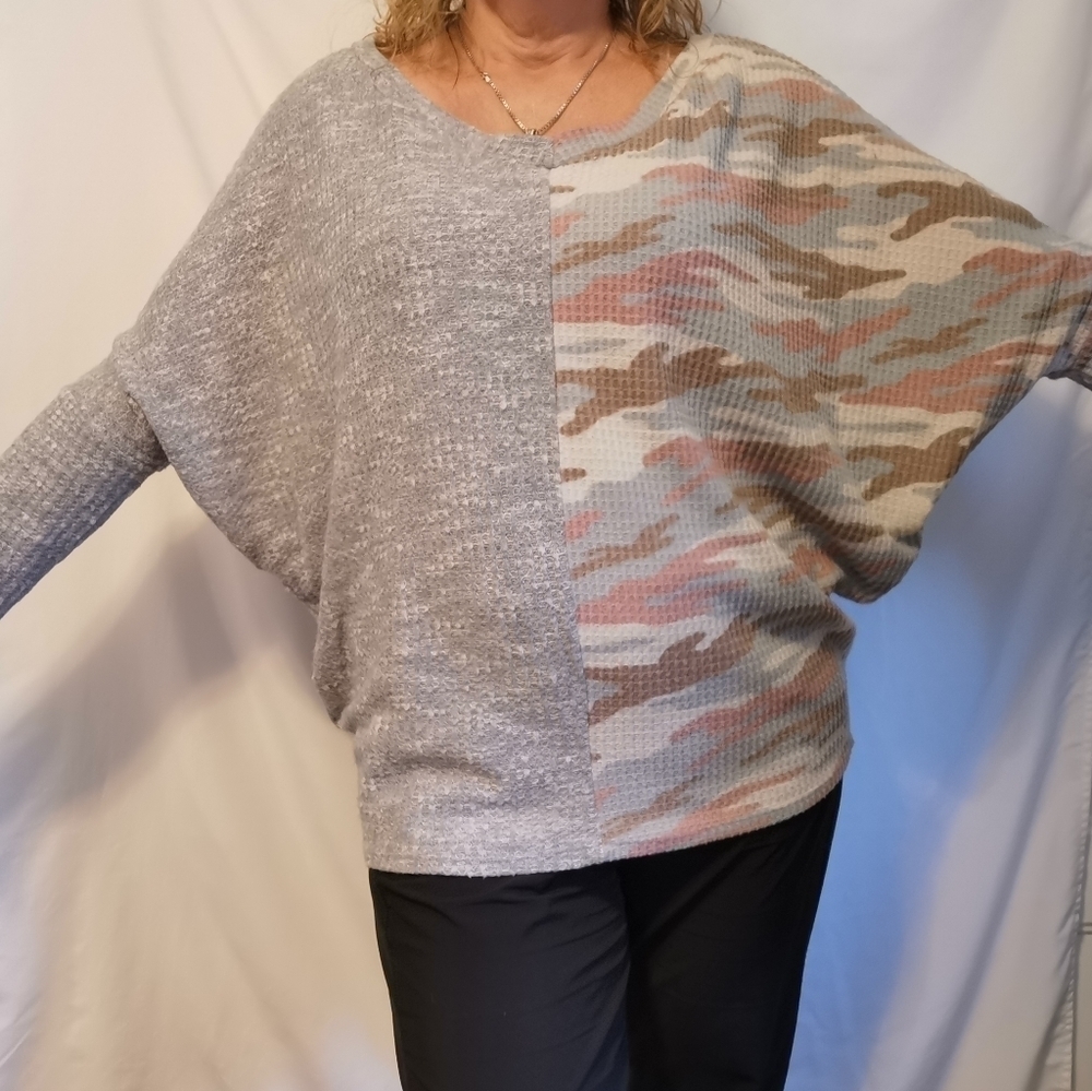 White Birch Waffle Knit Batwing Sweater in Grey/Camo- Sz XL Open To Offers
